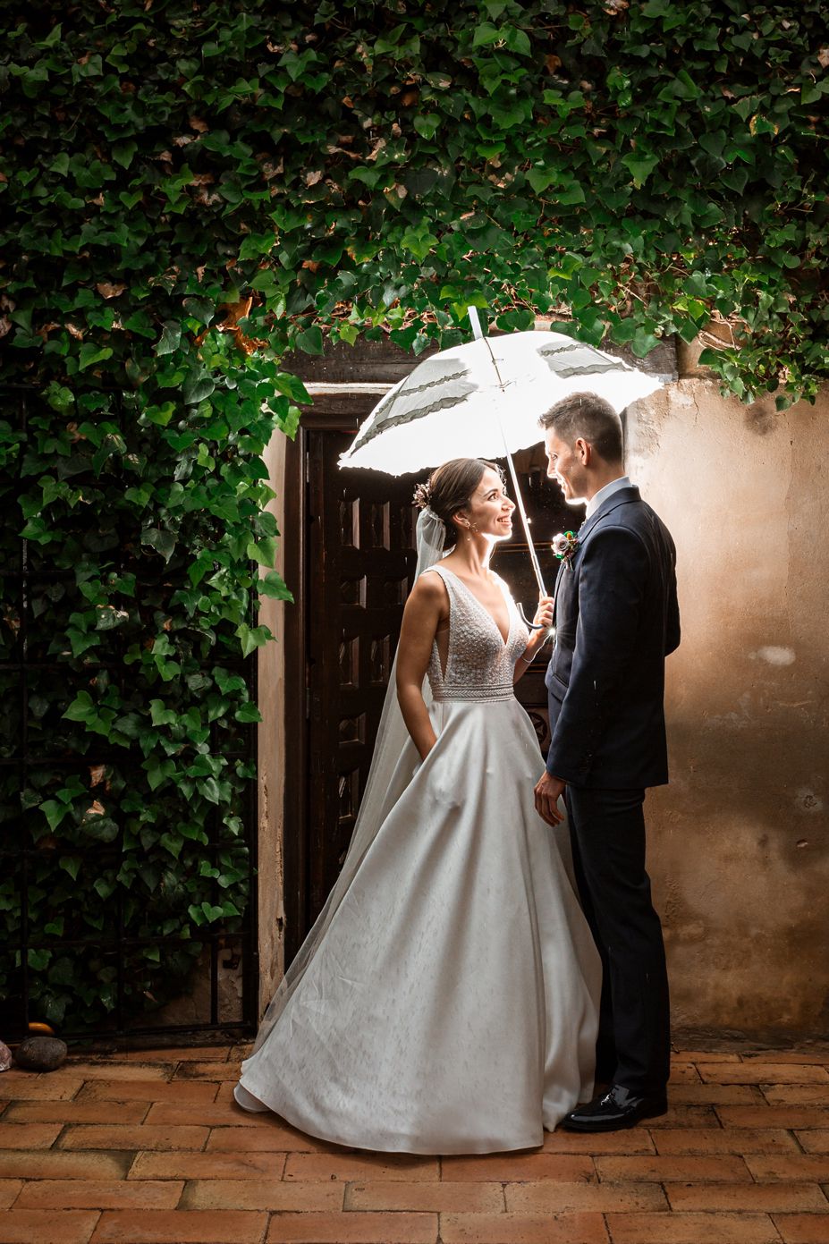 NOVIOS EN SU BODA EN TORRE DEL PINO
